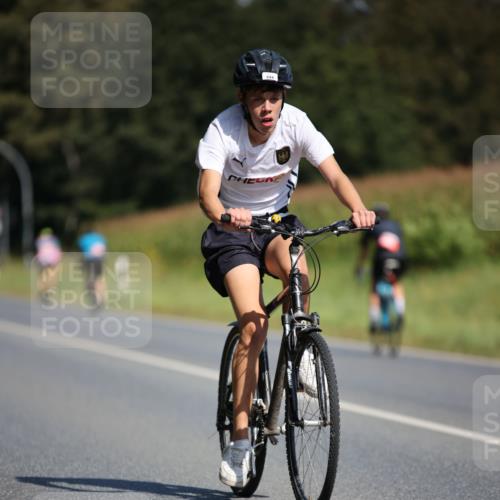 01.09.2024 - 17. Tribühne Triathlon H.Heesch http://msf.ph/oto/6946060 01.09.2024 11:51:10 Radfahren 334, 460, 549, 624 meine-sportfotos.de