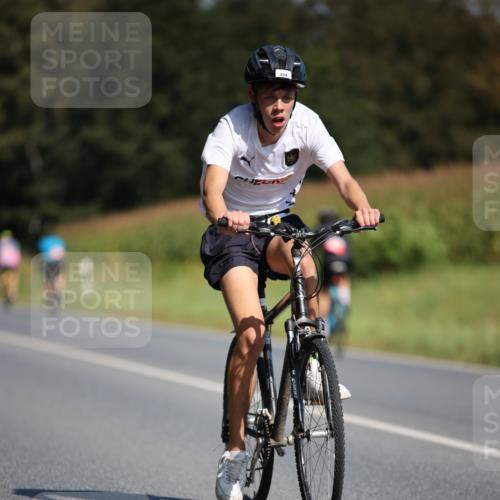 01.09.2024 - 17. Tribühne Triathlon H.Heesch http://msf.ph/oto/6946062 01.09.2024 11:51:11 Radfahren 334, 460, 549, 624, 656 meine-sportfotos.de