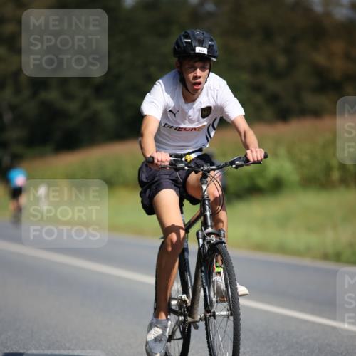 01.09.2024 - 17. Tribühne Triathlon H.Heesch http://msf.ph/oto/6946065 01.09.2024 11:51:11 Radfahren 334, 460, 549, 624, 656 meine-sportfotos.de