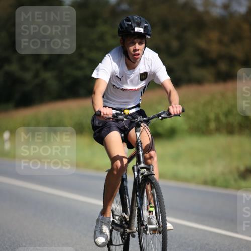 01.09.2024 - 17. Tribühne Triathlon H.Heesch http://msf.ph/oto/6946068 01.09.2024 11:51:11 Radfahren 334, 460, 549, 624, 656 meine-sportfotos.de