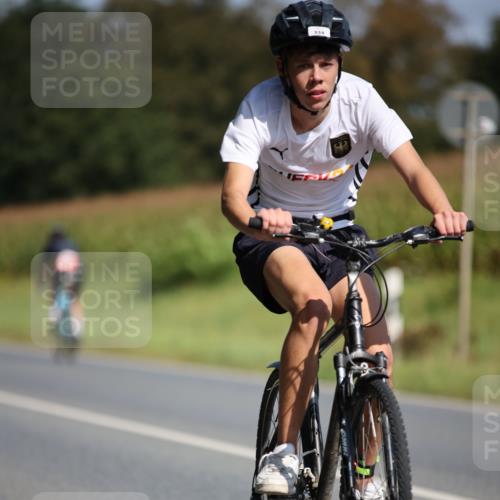 01.09.2024 - 17. Tribühne Triathlon H.Heesch http://msf.ph/oto/6946078 01.09.2024 11:51:11 Radfahren 334, 460, 549, 624, 656 meine-sportfotos.de
