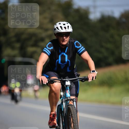 01.09.2024 - 17. Tribühne Triathlon H.Heesch http://msf.ph/oto/6946239 01.09.2024 11:52:06 Radfahren 312, 451, 505, 669 meine-sportfotos.de
