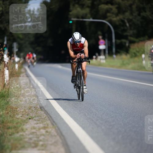 01.09.2024 - 17. Tribühne Triathlon H.Heesch http://msf.ph/oto/6946282 01.09.2024 11:52:20 Radfahren 355, 470, 526, 648, 686 meine-sportfotos.de