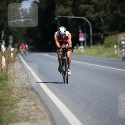 01.09.2024 - 17. Tribühne Triathlon H.Heesch http://msf.ph/oto/6946283 01.09.2024 11:52:20 Radfahren 355, 470, 526, 648, 686 meine-sportfotos.de