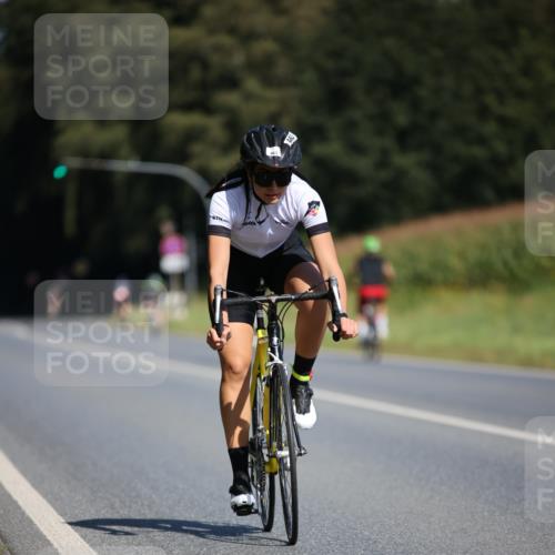 01.09.2024 - 17. Tribühne Triathlon H.Heesch http://msf.ph/oto/6946356 01.09.2024 11:52:35 Radfahren 463, 506, 520, 541, 574, 692 meine-sportfotos.de