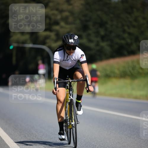 01.09.2024 - 17. Tribühne Triathlon H.Heesch http://msf.ph/oto/6946359 01.09.2024 11:52:35 Radfahren 463, 506, 520, 541, 574, 692 meine-sportfotos.de