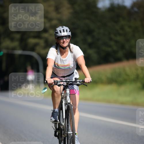 01.09.2024 - 17. Tribühne Triathlon H.Heesch http://msf.ph/oto/6946507 01.09.2024 11:53:12 Radfahren 473, 482, 514, 543, 584 meine-sportfotos.de