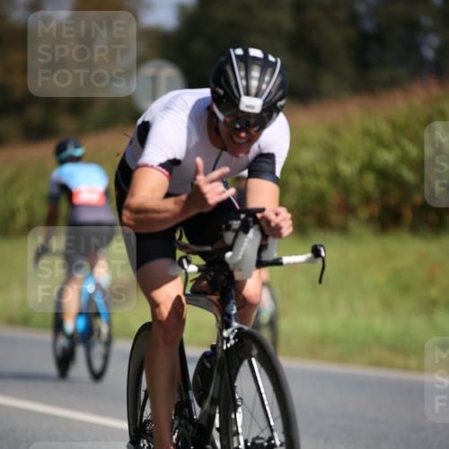 01.09.2024 - 17. Tribühne Triathlon H.Heesch http://msf.ph/oto/6946736 01.09.2024 11:53:58 Radfahren 488, 550, 579, 663, 673 meine-sportfotos.de