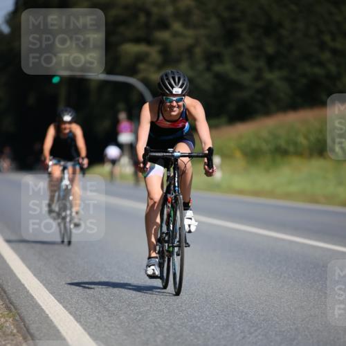01.09.2024 - 17. Tribühne Triathlon H.Heesch http://msf.ph/oto/6947067 01.09.2024 11:56:31 Radfahren 504, 521, 536, 553, 650 meine-sportfotos.de