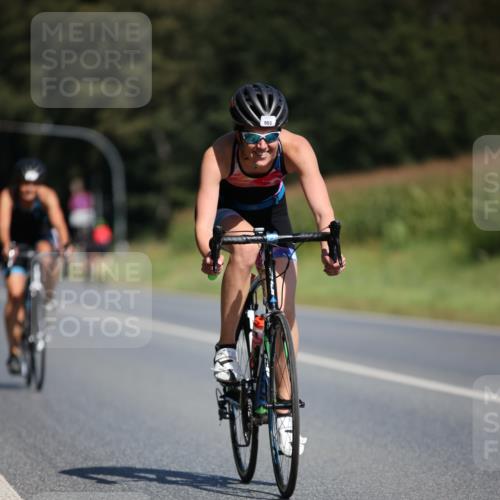 01.09.2024 - 17. Tribühne Triathlon H.Heesch http://msf.ph/oto/6947089 01.09.2024 11:56:32 Radfahren 450, 504, 521, 536, 553, 650 meine-sportfotos.de