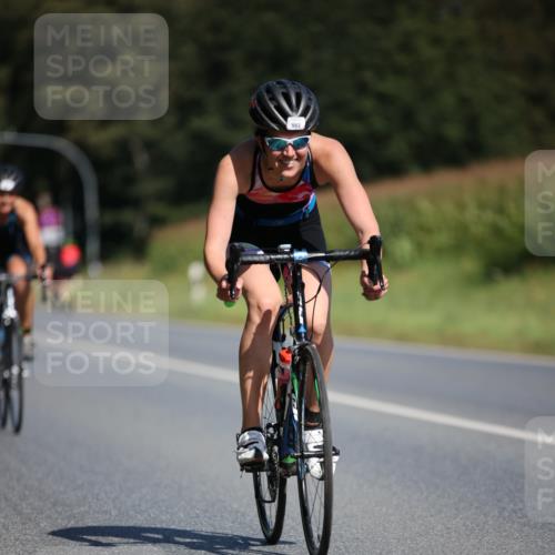 01.09.2024 - 17. Tribühne Triathlon H.Heesch http://msf.ph/oto/6947092 01.09.2024 11:56:32 Radfahren 450, 504, 521, 536, 553, 650 meine-sportfotos.de