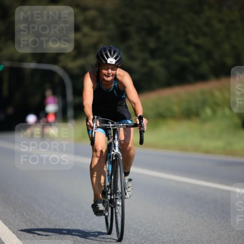 01.09.2024 - 17. Tribühne Triathlon H.Heesch http://msf.ph/oto/6947095 01.09.2024 11:56:33 Radfahren 450, 504, 521, 536, 553, 650 meine-sportfotos.de