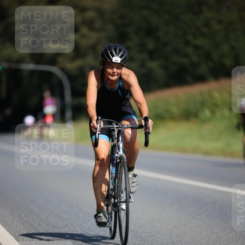 01.09.2024 - 17. Tribühne Triathlon H.Heesch http://msf.ph/oto/6947098 01.09.2024 11:56:33 Radfahren 450, 504, 521, 536, 553, 650 meine-sportfotos.de
