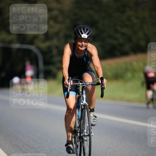 01.09.2024 - 17. Tribühne Triathlon H.Heesch http://msf.ph/oto/6947105 01.09.2024 11:56:33 Radfahren 450, 504, 521, 536, 553, 650 meine-sportfotos.de