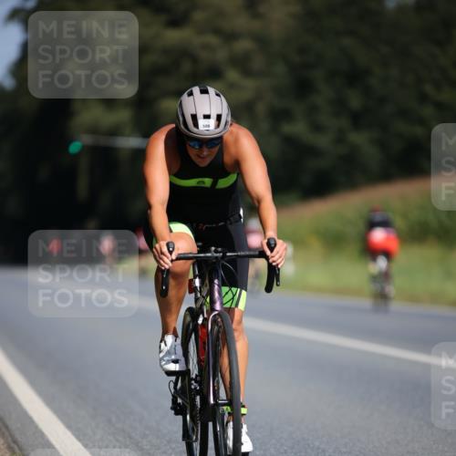 01.09.2024 - 17. Tribühne Triathlon H.Heesch http://msf.ph/oto/6947159 01.09.2024 11:56:46 Radfahren 460, 509, 570, 590, 635, 637 meine-sportfotos.de