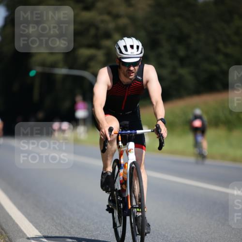 01.09.2024 - 17. Tribühne Triathlon H.Heesch http://msf.ph/oto/6947391 01.09.2024 11:57:52 Radfahren 465, 481, 485, 557, 586, 644, 696, 712 meine-sportfotos.de