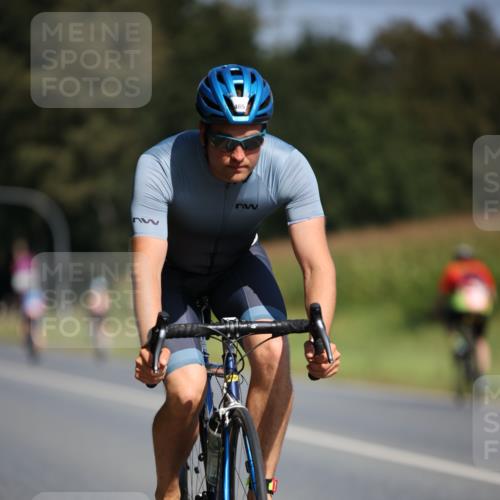 01.09.2024 - 17. Tribühne Triathlon H.Heesch http://msf.ph/oto/6947458 01.09.2024 11:58:00 Radfahren 452, 463, 465, 711, 712 meine-sportfotos.de
