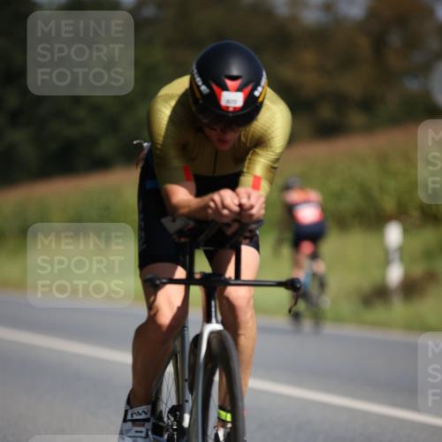 01.09.2024 - 17. Tribühne Triathlon H.Heesch http://msf.ph/oto/6947540 01.09.2024 11:58:18 Radfahren 484, 505, 520, 572, 617, 628, 677 meine-sportfotos.de