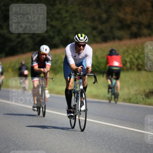 01.09.2024 - 17. Tribühne Triathlon H.Heesch http://msf.ph/oto/6947576 01.09.2024 11:58:39 Radfahren 360, 451, 491, 524, 525, 569, 577, 580, 591, 629 meine-sportfotos.de