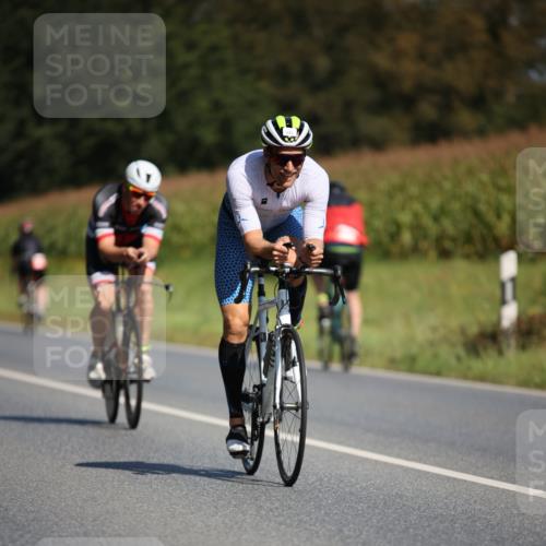 01.09.2024 - 17. Tribühne Triathlon H.Heesch http://msf.ph/oto/6947583 01.09.2024 11:58:39 Radfahren 360, 451, 491, 524, 525, 569, 577, 580, 591, 629 meine-sportfotos.de