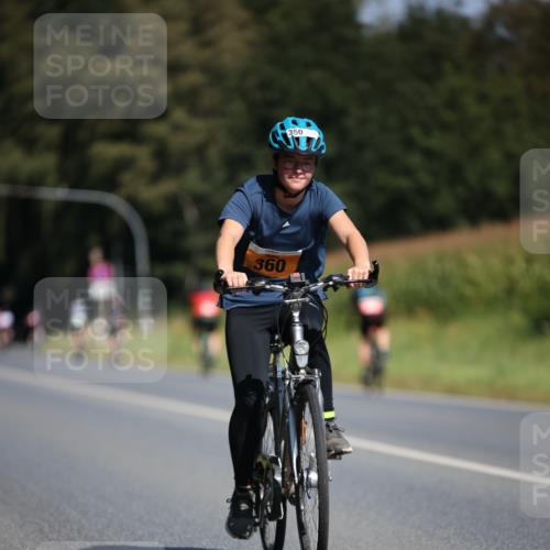 01.09.2024 - 17. Tribühne Triathlon H.Heesch http://msf.ph/oto/6947629 01.09.2024 11:58:44 Radfahren 360, 451, 491, 512, 513, 569, 577, 580, 591, 597 meine-sportfotos.de