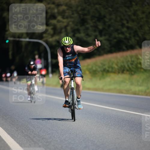 01.09.2024 - 17. Tribühne Triathlon H.Heesch http://msf.ph/oto/6947674 01.09.2024 11:58:48 Radfahren 491, 512, 513, 580, 591, 597 meine-sportfotos.de