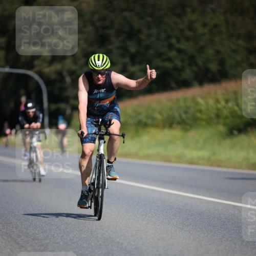 01.09.2024 - 17. Tribühne Triathlon H.Heesch http://msf.ph/oto/6947686 01.09.2024 11:58:48 Radfahren 491, 512, 513, 580, 591, 597 meine-sportfotos.de