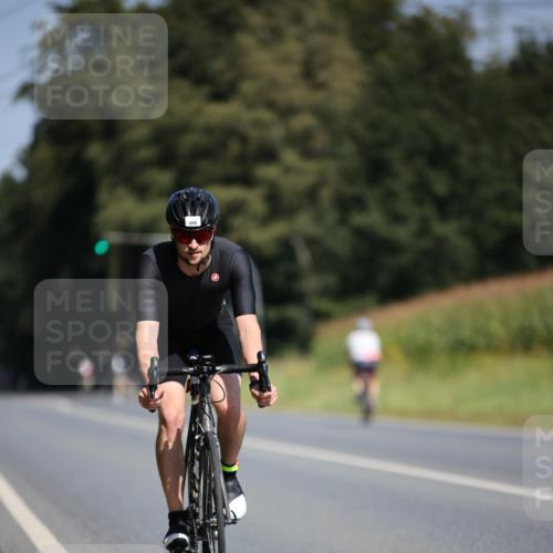 01.09.2024 - 17. Tribühne Triathlon H.Heesch http://msf.ph/oto/6948028 01.09.2024 12:00:32 Radfahren 499, 606, 668, 699 meine-sportfotos.de