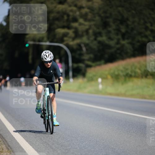 01.09.2024 - 17. Tribühne Triathlon H.Heesch http://msf.ph/oto/6948052 01.09.2024 12:00:40 Radfahren 457, 550, 668, 699, 703 meine-sportfotos.de