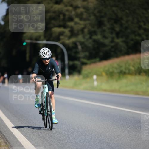 01.09.2024 - 17. Tribühne Triathlon H.Heesch http://msf.ph/oto/6948055 01.09.2024 12:00:40 Radfahren 457, 550, 668, 699, 703 meine-sportfotos.de