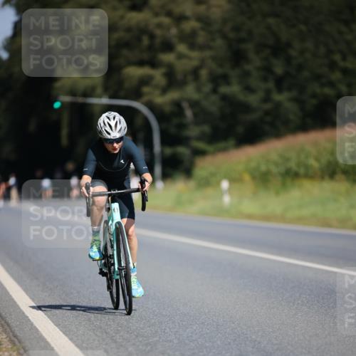 01.09.2024 - 17. Tribühne Triathlon H.Heesch http://msf.ph/oto/6948056 01.09.2024 12:00:40 Radfahren 457, 550, 668, 699, 703 meine-sportfotos.de