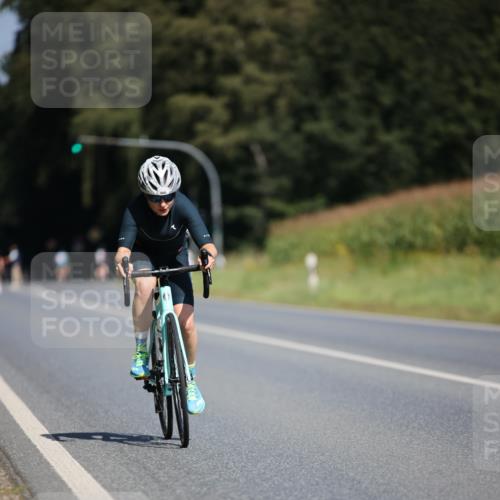 01.09.2024 - 17. Tribühne Triathlon H.Heesch http://msf.ph/oto/6948059 01.09.2024 12:00:40 Radfahren 457, 550, 668, 699, 703 meine-sportfotos.de