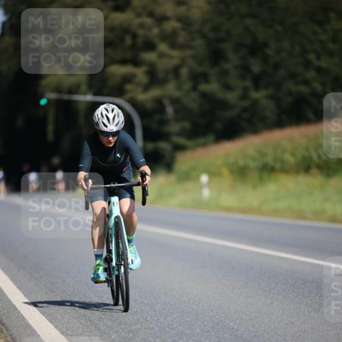 01.09.2024 - 17. Tribühne Triathlon H.Heesch http://msf.ph/oto/6948062 01.09.2024 12:00:41 Radfahren 457, 550, 668, 699, 703 meine-sportfotos.de