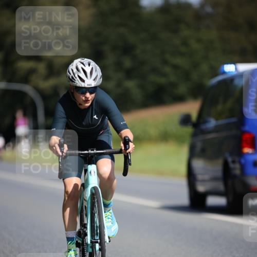01.09.2024 - 17. Tribühne Triathlon H.Heesch http://msf.ph/oto/6948080 01.09.2024 12:00:41 Radfahren 457, 550, 668, 699, 703 meine-sportfotos.de