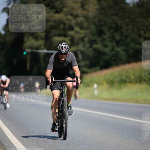 01.09.2024 - 17. Tribühne Triathlon H.Heesch http://msf.ph/oto/6948277 01.09.2024 12:01:21 Radfahren 500, 516, 519, 537, 571 meine-sportfotos.de