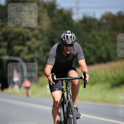 01.09.2024 - 17. Tribühne Triathlon H.Heesch http://msf.ph/oto/6948310 01.09.2024 12:01:22 Radfahren 500, 516, 519 meine-sportfotos.de