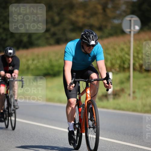 01.09.2024 - 17. Tribühne Triathlon H.Heesch http://msf.ph/oto/6948622 01.09.2024 12:03:35 Radfahren 364, 471, 518, 523, 533, 656, 694 meine-sportfotos.de