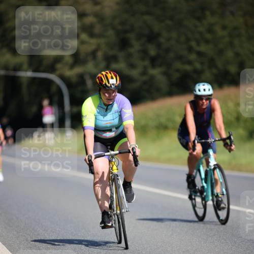 01.09.2024 - 17. Tribühne Triathlon H.Heesch http://msf.ph/oto/6948626 01.09.2024 12:03:36 Radfahren 364, 471, 518, 523, 533, 562, 656, 694 meine-sportfotos.de