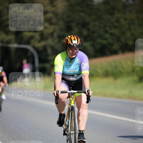 01.09.2024 - 17. Tribühne Triathlon H.Heesch http://msf.ph/oto/6948640 01.09.2024 12:03:37 Radfahren 364, 471, 518, 523, 533, 562, 656, 694 meine-sportfotos.de