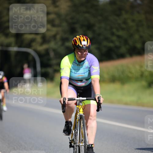 01.09.2024 - 17. Tribühne Triathlon H.Heesch http://msf.ph/oto/6948642 01.09.2024 12:03:37 Radfahren 364, 471, 518, 523, 533, 562, 656, 694 meine-sportfotos.de