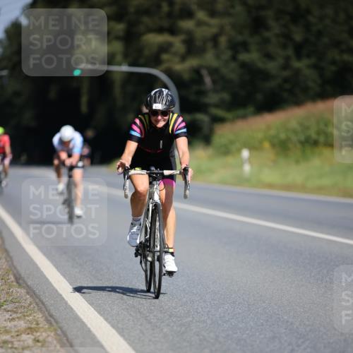 01.09.2024 - 17. Tribühne Triathlon H.Heesch http://msf.ph/oto/6948648 01.09.2024 12:03:39 Radfahren 471, 518, 533, 562, 656 meine-sportfotos.de