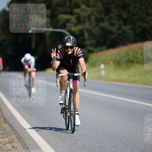 01.09.2024 - 17. Tribühne Triathlon H.Heesch http://msf.ph/oto/6948652 01.09.2024 12:03:39 Radfahren 471, 518, 533, 562, 656 meine-sportfotos.de
