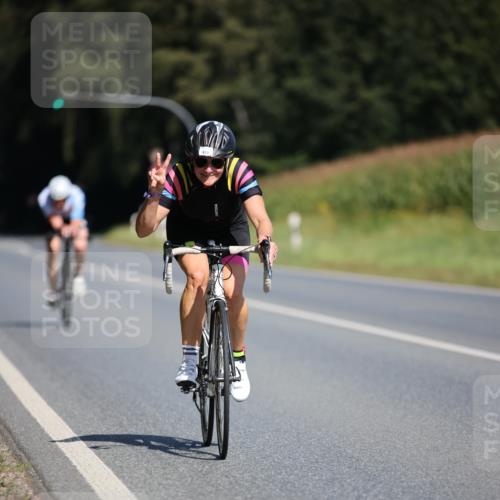 01.09.2024 - 17. Tribühne Triathlon H.Heesch http://msf.ph/oto/6948656 01.09.2024 12:03:39 Radfahren 471, 518, 533, 562, 656 meine-sportfotos.de