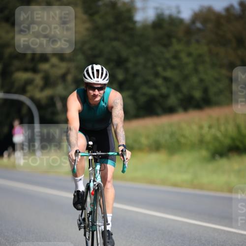 01.09.2024 - 17. Tribühne Triathlon H.Heesch http://msf.ph/oto/6948811 01.09.2024 12:05:45 Radfahren 347, 526, 668, 689 meine-sportfotos.de