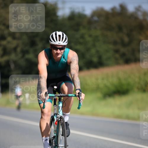 01.09.2024 - 17. Tribühne Triathlon H.Heesch http://msf.ph/oto/6948817 01.09.2024 12:05:45 Radfahren 347, 526, 668, 689 meine-sportfotos.de