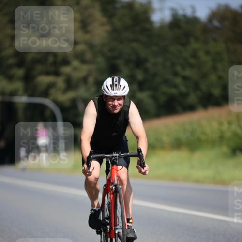 01.09.2024 - 17. Tribühne Triathlon H.Heesch http://msf.ph/oto/6948847 01.09.2024 12:06:03 Radfahren 459, 539, 561 meine-sportfotos.de