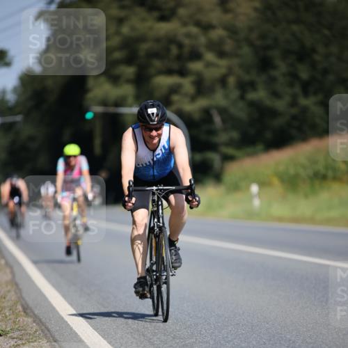 01.09.2024 - 17. Tribühne Triathlon H.Heesch http://msf.ph/oto/6948870 01.09.2024 12:06:09 Radfahren 483, 539, 561, 611, 704 meine-sportfotos.de