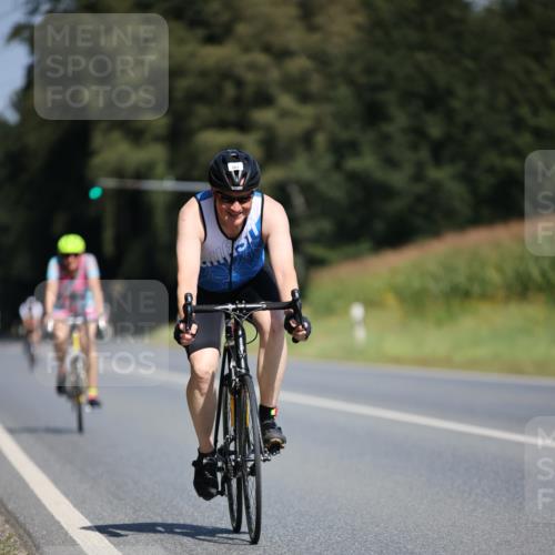 01.09.2024 - 17. Tribühne Triathlon H.Heesch http://msf.ph/oto/6948873 01.09.2024 12:06:09 Radfahren 483, 539, 561, 611, 704 meine-sportfotos.de