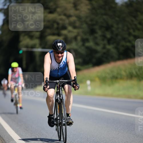 01.09.2024 - 17. Tribühne Triathlon H.Heesch http://msf.ph/oto/6948875 01.09.2024 12:06:09 Radfahren 483, 539, 561, 611, 704 meine-sportfotos.de