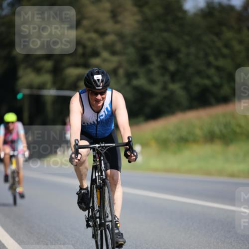 01.09.2024 - 17. Tribühne Triathlon H.Heesch http://msf.ph/oto/6948879 01.09.2024 12:06:09 Radfahren 483, 539, 561, 611, 704 meine-sportfotos.de